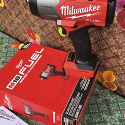 Exclusive

Milwaukee
M18 FUEL 18V Lithium-Ion Brushless Cordless 1/2 in. Impact Wrench with Friction Ring (Tool-Only)
