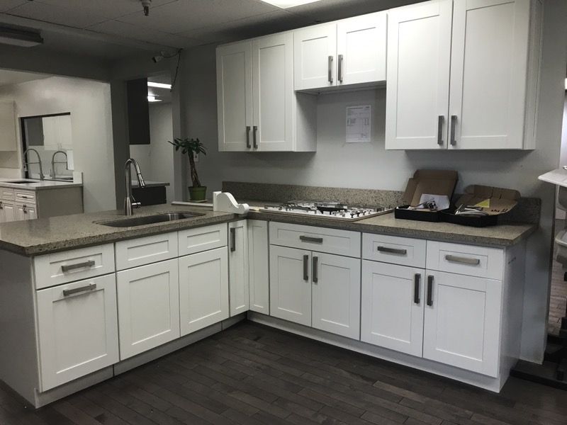 Factory Direct Wholesale Warehouse / Kitchen Cabinet/Quartz Counter tops