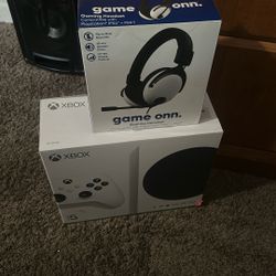 Xbox Series S & Game Onn Headset, White Both