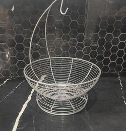 Fruit basket with banana hanger