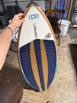 O’Brien wake surfing board