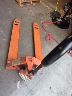 Pallet Jack (2,500kg)