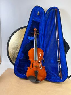 Used student Giovani size 3/4 Violin with bow and a case (case is very worn and has a broken zipper) - as is, used condition