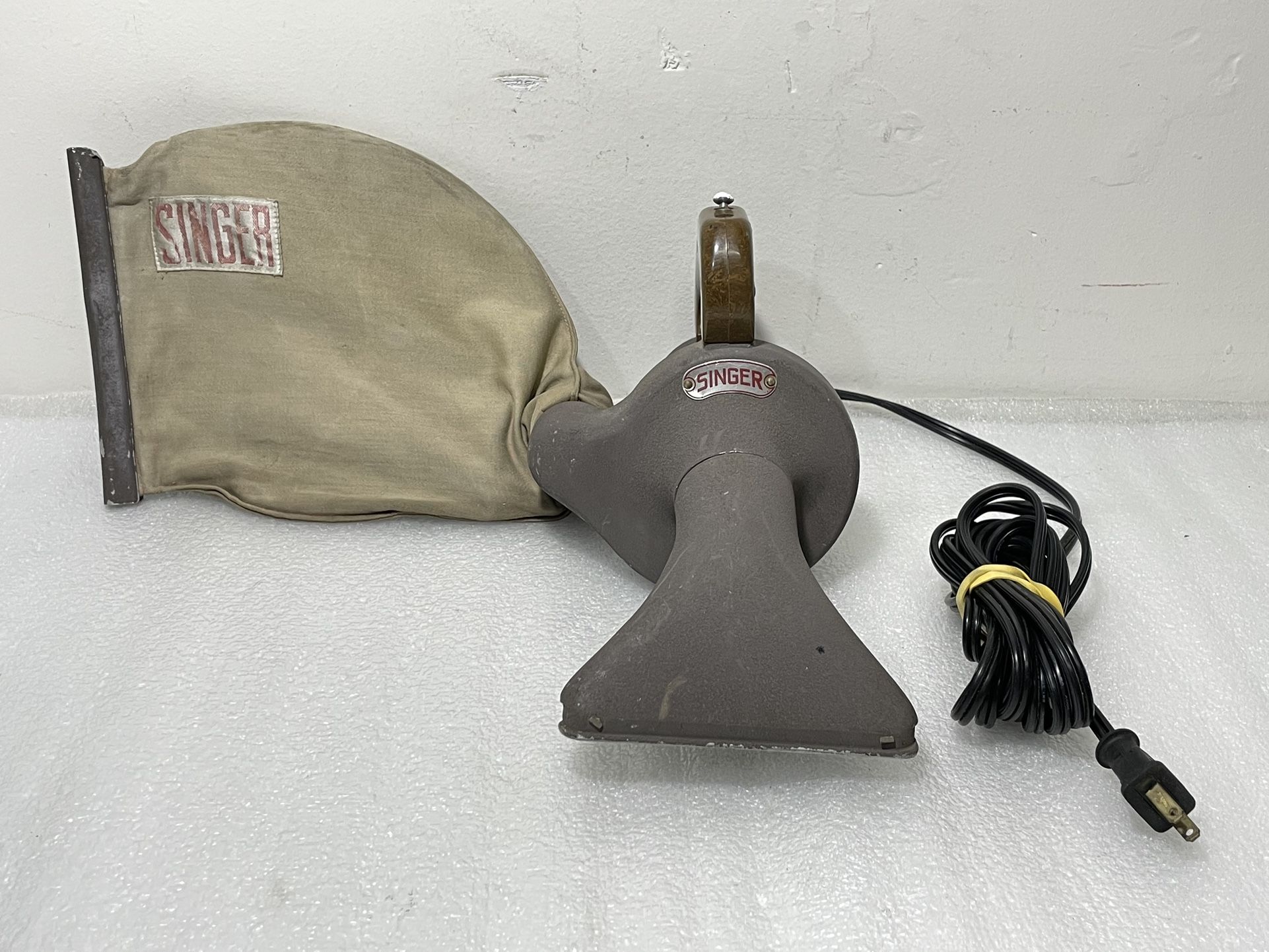 Vintage Singer Retro Handheld Vacuum Cleaner ~ Model H7 ~ 170 W ~ USA Made