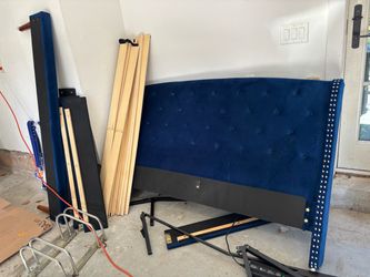 Queen bedframe