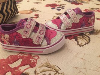 Frozen shoes Sz 6