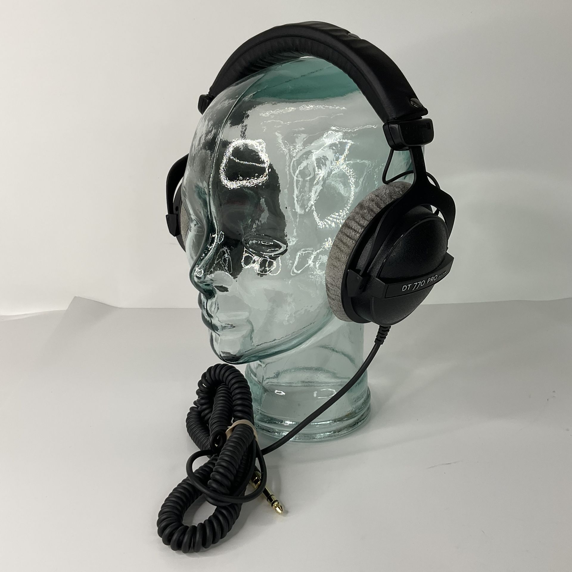 Beyerdynamic DT 770 Pro 250 ohm Closed-back Studio Mixing Headphones