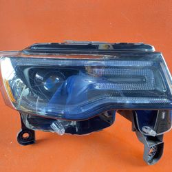 2017 - 2021 Jeep Grand Cherokee Headlight Xenon HID Right Passenger Non-AFS OEM