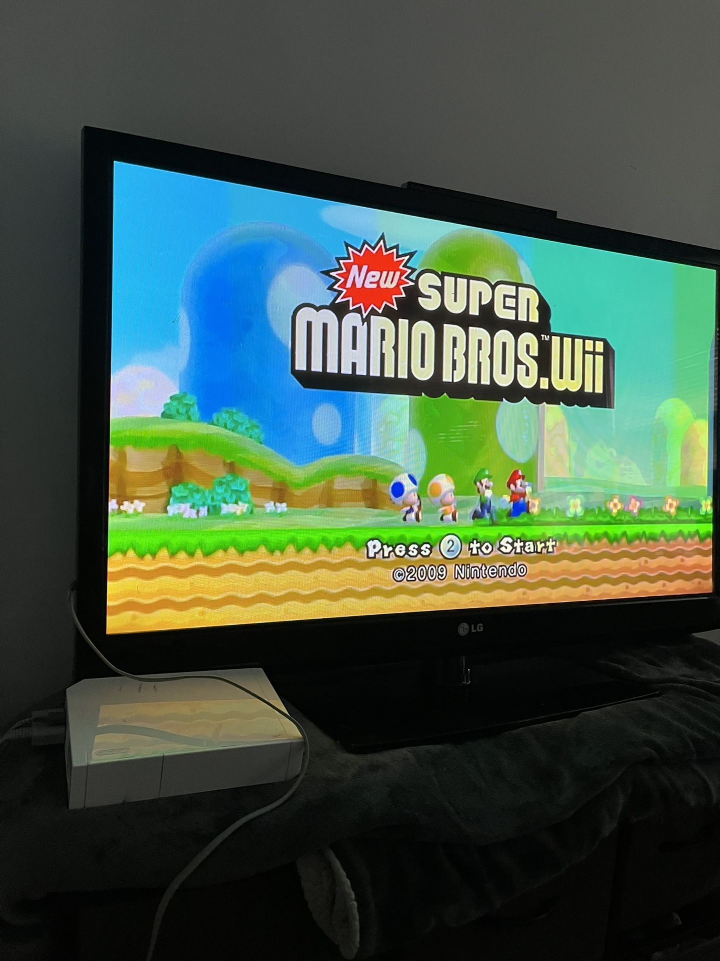 Love To Play Very Nostalgic And Runs Smoove Come With All The Wires An Multiple Controllers An Games