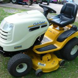 Cub Cadet LT1042 - Like New