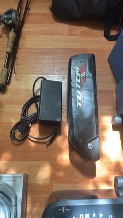 36V 10.4Ah 4 pin E-Bike Battery + Charger