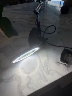 Magnifying LED light w/ mounting bracket