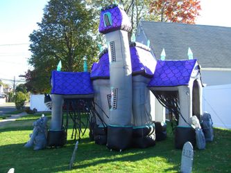 Gemmy Haunted House 12 ft tall