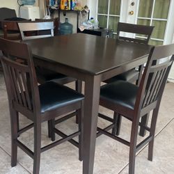 Dining Table And 4 Chairs 