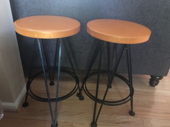 2 bar stools. Sturdy metal base