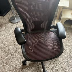 Herman Miller Aeron chair size B Fully loaded
