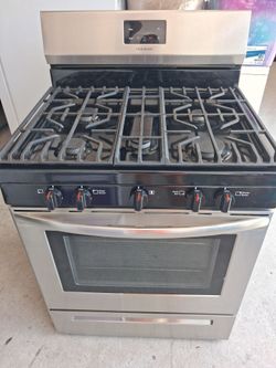 Frigidaire gas stove/range black/ Stainless, model Model No. FCRG3052ASE