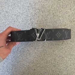 Lou V Belt Used