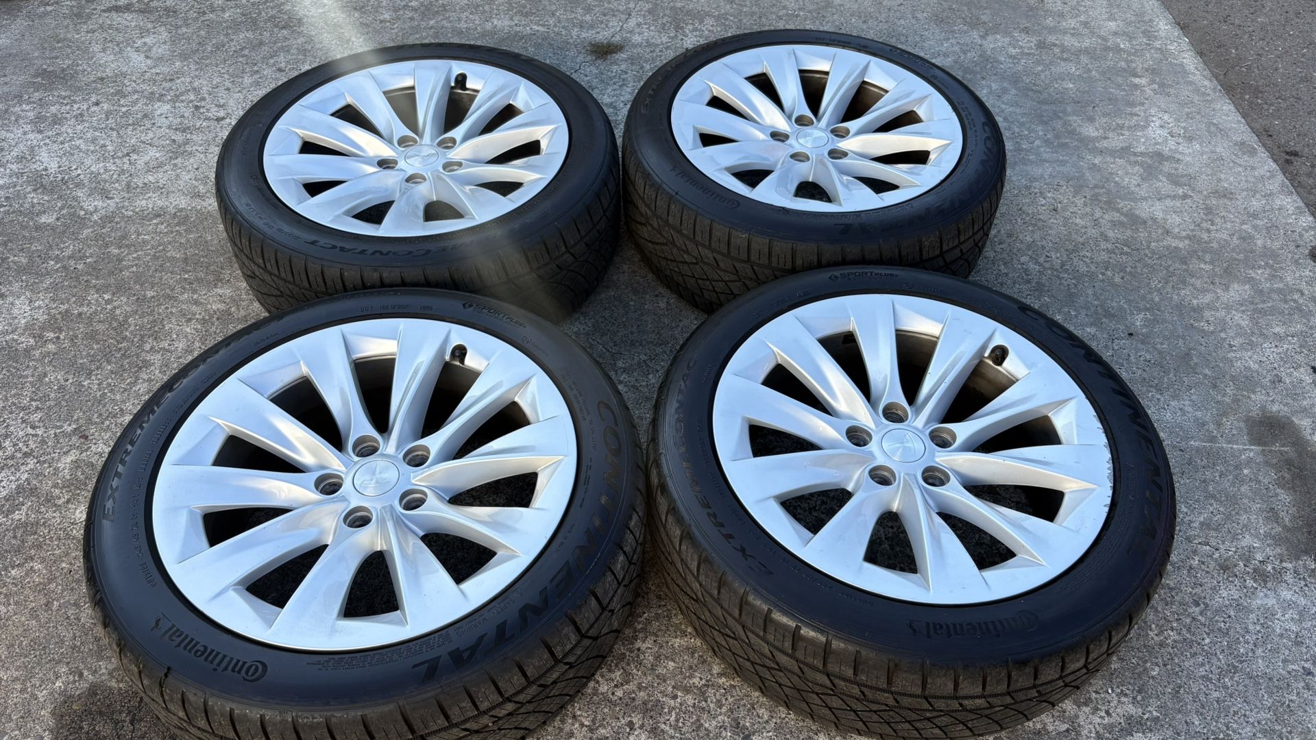 19 INCH TESLA WHEELS AND TIRES