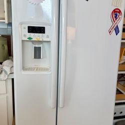 Side By Side Refrigerator With Ice Maker