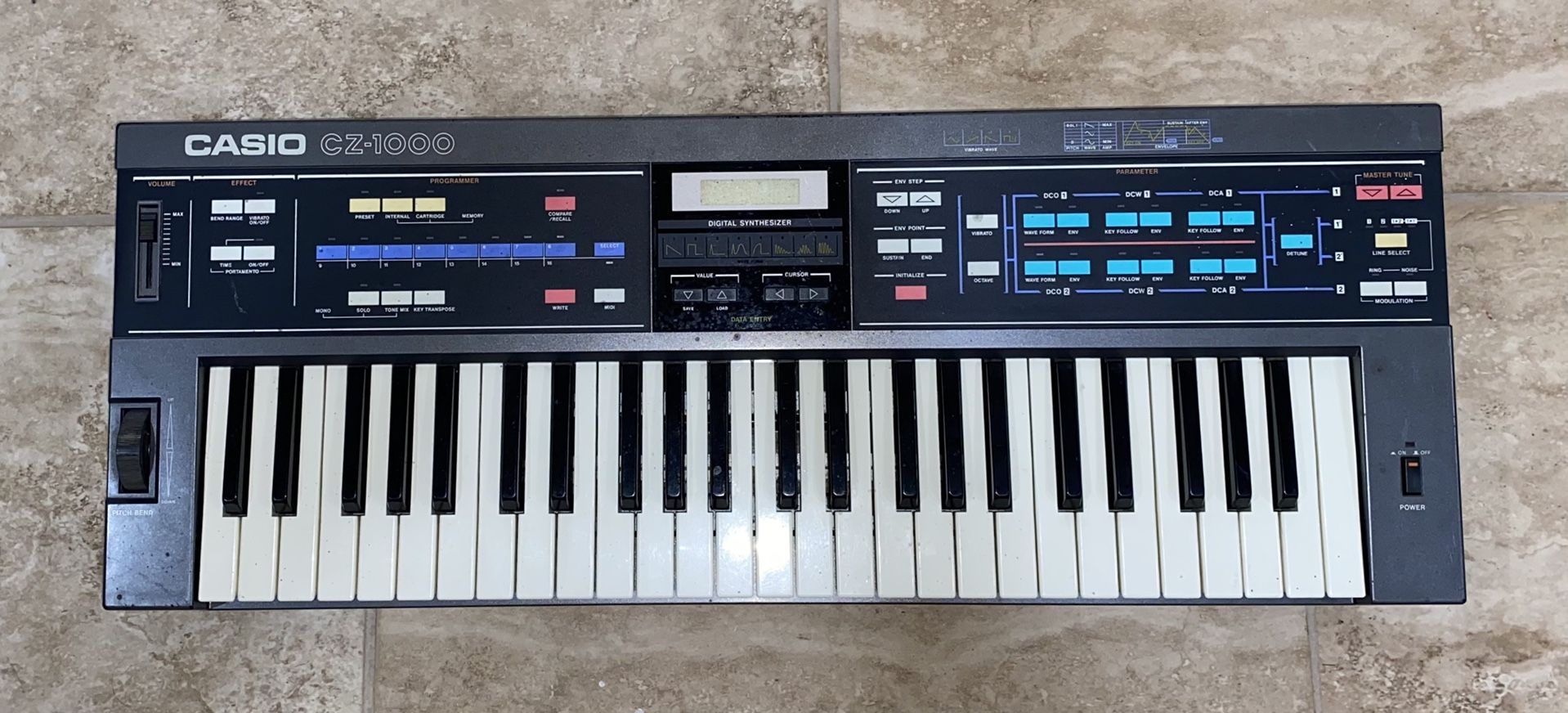CASIO CZ-1000 Digital Synthesizer Keyboard ~ For Parts Or Repair Only