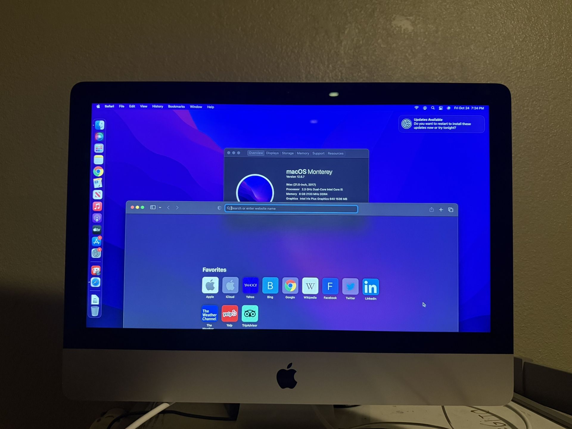 2017 iMac 21.5” 1tb 8gb ram  About:  2017 iMac 21.5” 1TB Storage Processor: 2.3GHz Dual-Core Intel Core i5 Memory: 8gb  Graphics: Intel Iris P