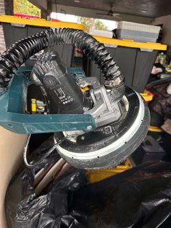 Makita Drywall Sander with Dust Hose