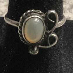 Sterling Silver & Mother Of Pearl Size 4 3/4 Ring