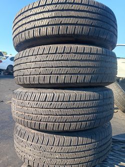 Vendo 4 Llantas Usadas 215 70 16 BFGOODRICH 98 devida