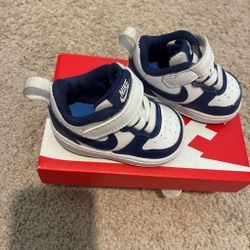 2C NIKE sneakers