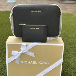 Michael Kors Jet Set Crossbody with Card Holder, NWT in gift box/Nuevas en caja de regalo