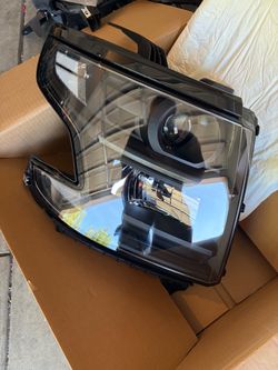 Chevy Tahoe headlights 2015-2020 (clear reflectors)