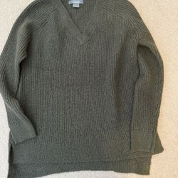 Women’s New V Neck Sweater From Cabellas, Small