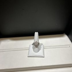 14K Diamond Flower Engagement Ring Size 8.5
