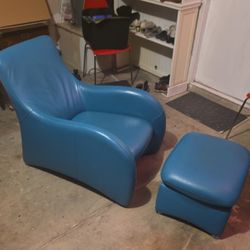 Loge Lounge Chair And Ottoman
