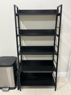 Ladder bookcase shelves