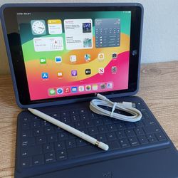 Apple iPad 7th Generation 128GB With Logitech Keyboard and Pencil 