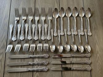 Wallace Queen 30 Piece 18/10 Stainles Steel Flatware Set