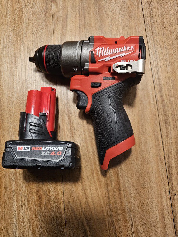 MILWAUKEE M12V FUEL BRUSHLESS-1/2-HAMMER DRILL/DRIVER Y BATTERY XC4.0 BRAND NEW 