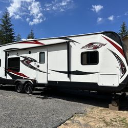 Toyhauler Travel Trailer 