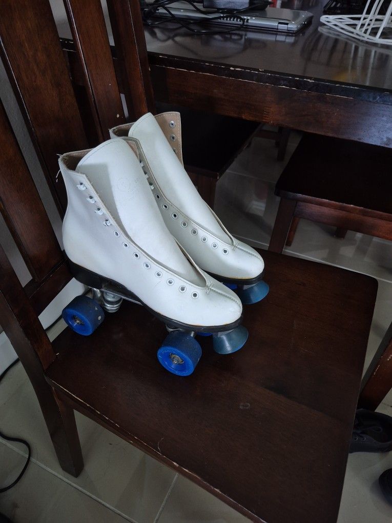 Vintage Pacesetter Blue And White Roller Skates