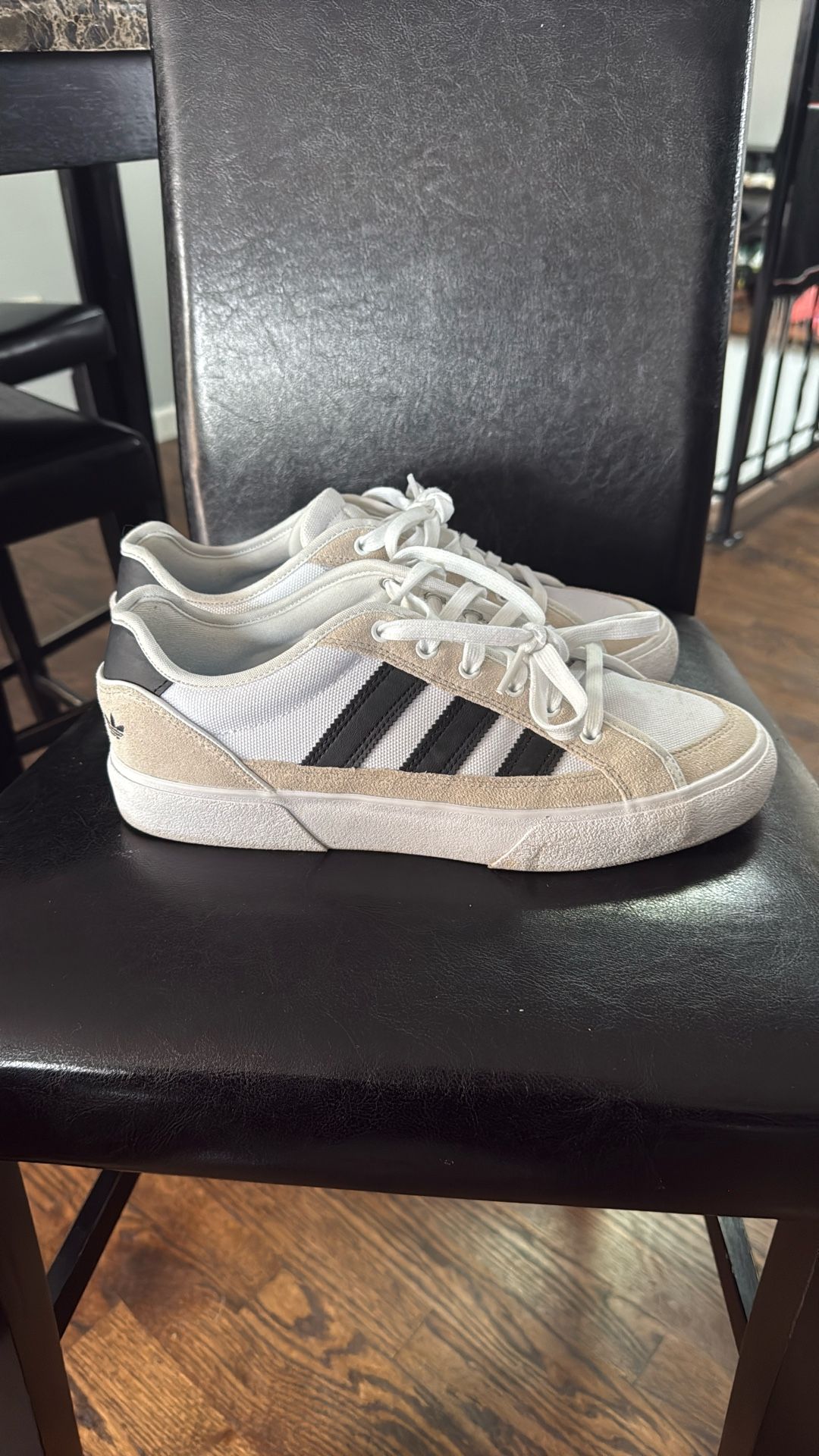 Adidas Sneakers