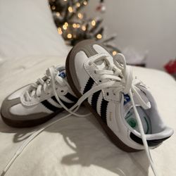 Samba Shoes Size 5 New $45