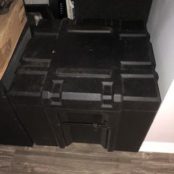 Mackie Board With Amplifier In A Go Box With Rack 
