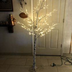 Beautiful Tree With Lights $30 