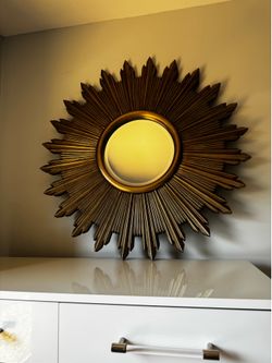 Majestic Sunburst Wall Mirror – 36” – Excellent Condition