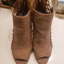 Womens  Shoes New 7 1/2