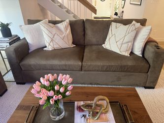 Great Condition - Crate & Barrel Axis 2 Seat 88" Sofa, Brand new cushion inserts