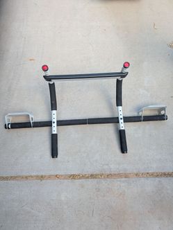 Doorway pull-up bar