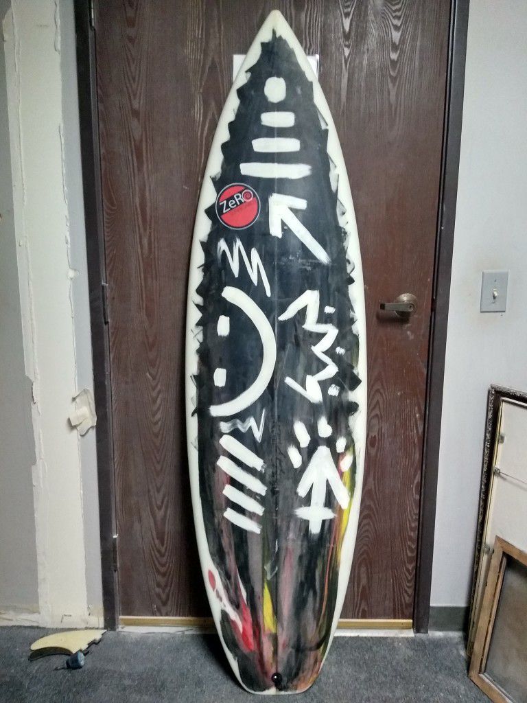 ..5'11"X19.5"X2.5"  29.6 Ltr Zero Surfboard